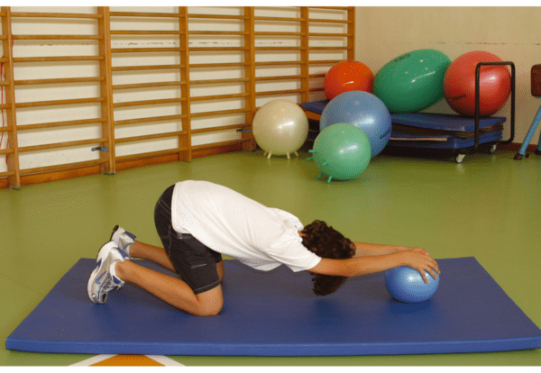 BALON PARA GIMNASIA SUAVE Y PILATES. 100 GR.Ø 22CM. - Imagen 3