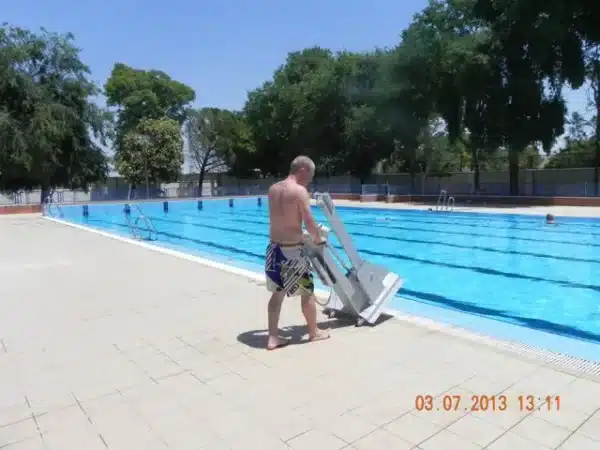 ELEVADOR ELÉCTRICO M600. BATERÍA FIJO.PISCINAS GRUA TRASLADABLE - Imagen 2