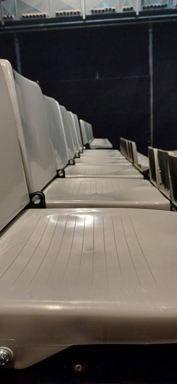 ASIENTO PLEGABLE DE GRADA-CON RESPALDO FIJO Y ASIENTO ABATIBLE AUTOMATICAMENTE - Imagen 9