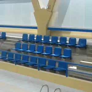 ASIENTO PLEGABLE DE GRADA-CON RESPALDO FIJO Y ASIENTO ABATIBLE AUTOMATICAMENTE