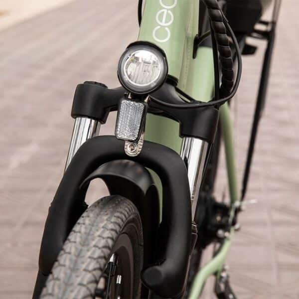 Bicicleta eléctrica Capital Bicicleta eléctrica de ciudad con 80 km de autonomía, 28", suspensión delantera, cambio Shimano de 6 velocidades y doble disco de freno. - Imagen 6