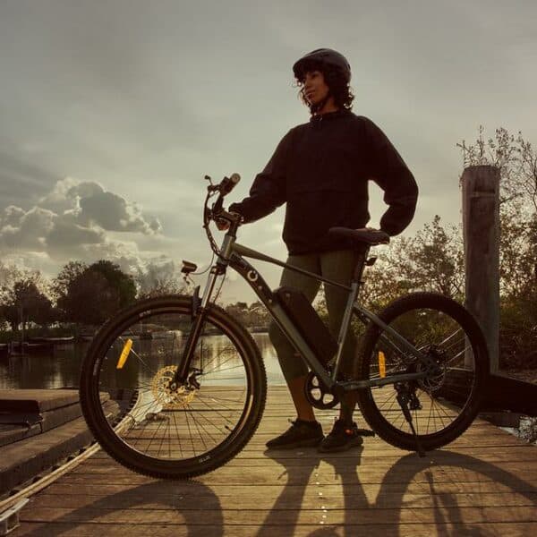 Bicicleta eléctrica e-Xplore de montaña de batería extraíble con 55 km de autonomía, 27,5" , suspensión delantera, cambio Shimano de 7 velocidades y doble disco de freno. - Imagen 2