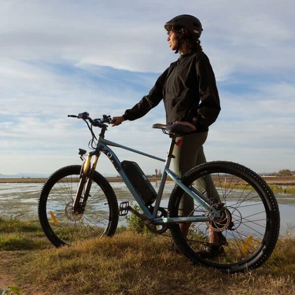 Bicicleta eléctrica e-Xplore de montaña de batería extraíble con 55 km de autonomía, 27,5" , suspensión delantera, cambio Shimano de 7 velocidades y doble disco de freno. - Imagen 4