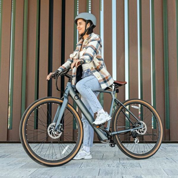 Bicicleta eléctrica Sprint Silver Bicicleta eléctrica urbana de 28" con 70 Km de autonomía, cambio Shimano Altus de 8 velocidades y doble disco de freno hidráulico. - Imagen 3