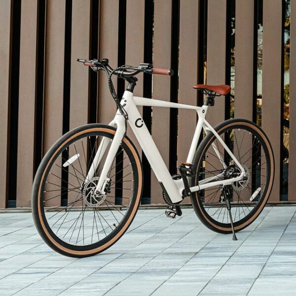 Bicicleta eléctrica Sprint Bicicleta eléctrica urbana de 28" con 70 Km de autonomía, cambio Shimano Altus de 8 velocidades y doble disco de freno hidráulico. - Imagen 6