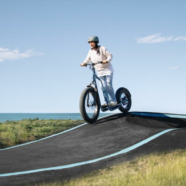 Bicinete Fat Bicinete eléctrico con motor de 1300 W (1000 W nominal) y autonomía de 60 km. Rueda Fat trasera de 20" y delantera de 26". Cumple con todos los requisitos de la nueva normativa española de circulación. preguntar stock - Imagen 4