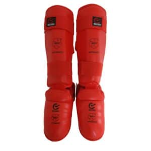 Espinillera con empeine Wakoku homologada WKF roja.