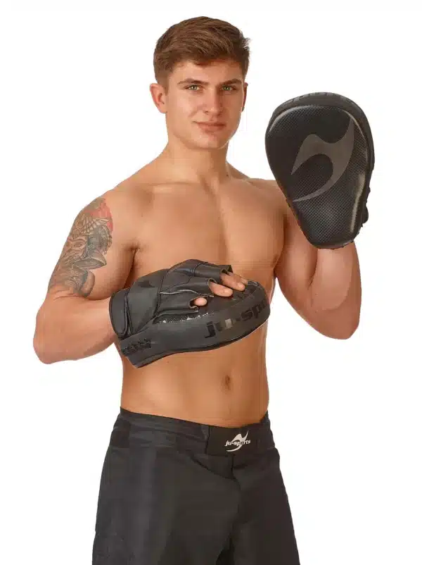 MITT CURVO ASSASSIN NEGRO JUSPORTS