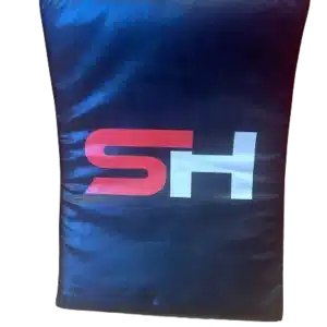 ESCUDO CURVO STRONGEST HERO  67 x 45 x 15 cm