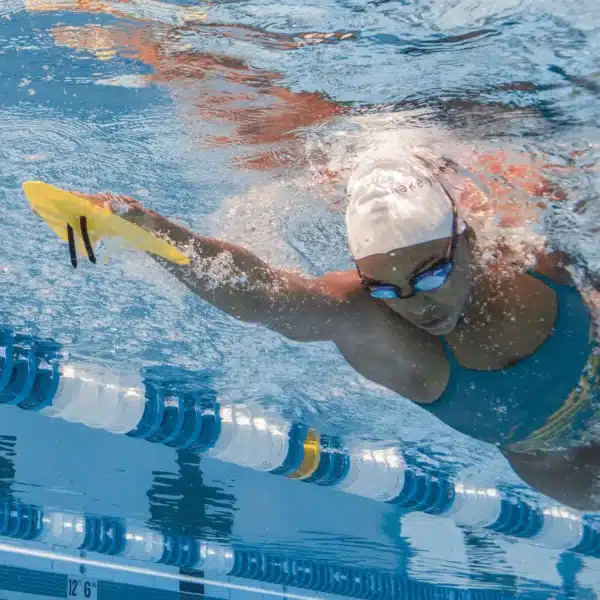 Palas FINIS Freestyler Hand Paddles Senior Amarillo. - Imagen 4