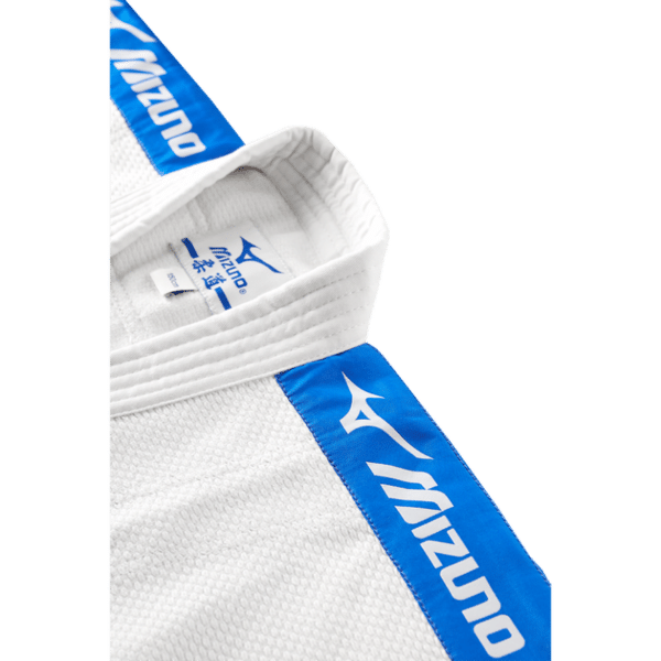 JUDOGI MIZUNO KODOMO PLUS BLANCO (BANDAS AZULES) 350gr - Imagen 2