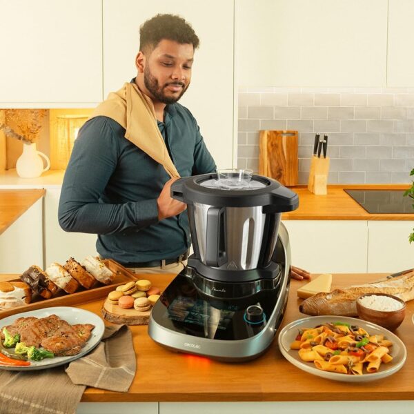Mambo CooKing Total Gourmet Robot de cocina multifunción con dispensador de alimentos. 2200 W, 45 Funciones, Miles de Recetas Guiadas, Jarra Unique de 4,5L y Jarra Victory de 4,5L, Accesorios - Imagen 2