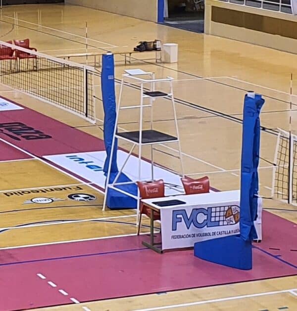 Juego de protecciones para postes de voleibol portátiles