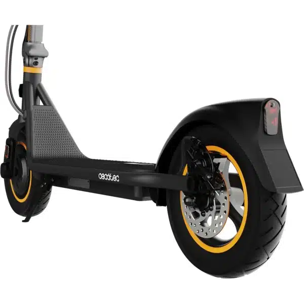 Bongo D30 XL Connected Patinete eléctrico con potencia máxima de 700W y neumáticos de 10" que permite superar pendientes y desplazarse por cualquier superficie cómodamente. Con autonomía de hasta 30 km. Cumple con todos los requisitos de la nueva normativa española de circulación. - Imagen 9