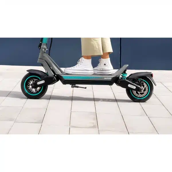 Bongo Y45 Connected Patinete eléctrico con potencia máxima de 750 W y doble suspensión que permite superar pendientes y desplazarse por cualquier superficie. Con autonomía de hasta 45 km. Cumple con todos los requisitos de la nueva normativa española de circulación. Connexión con App movil. - Imagen 12