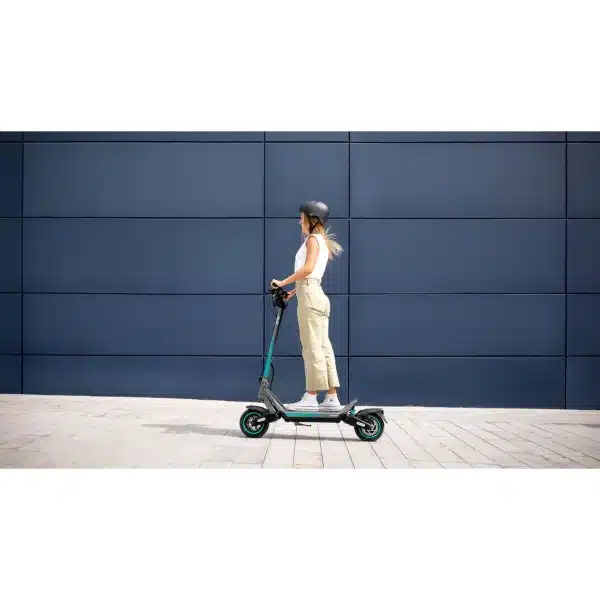 Bongo Y45 Connected Patinete eléctrico con potencia máxima de 750 W y doble suspensión que permite superar pendientes y desplazarse por cualquier superficie. Con autonomía de hasta 45 km. Cumple con todos los requisitos de la nueva normativa española de circulación. Connexión con App movil. - Imagen 8