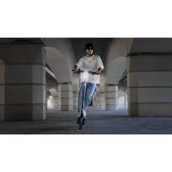 Bongo Y45 Connected Patinete eléctrico con potencia máxima de 750 W y doble suspensión que permite superar pendientes y desplazarse por cualquier superficie. Con autonomía de hasta 45 km. Cumple con todos los requisitos de la nueva normativa española de circulación. Connexión con App movil. - Imagen 5