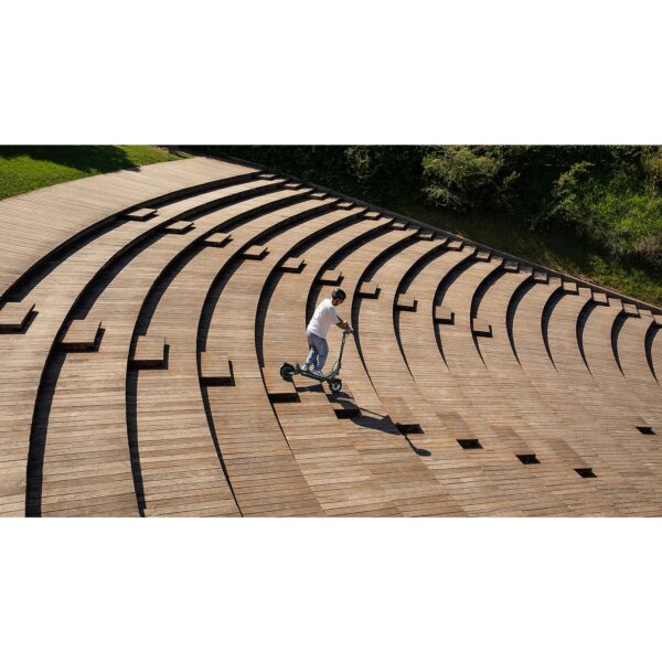 Bongo Y45 Connected Patinete eléctrico con potencia máxima de 750 W y doble suspensión que permite superar pendientes y desplazarse por cualquier superficie. Con autonomía de hasta 45 km. Cumple con todos los requisitos de la nueva normativa española de circulación. Connexión con App movil. - Imagen 3