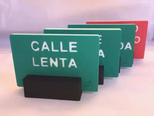 SEÑALIZADOR DE CALLE LENTA PISCINAS - Imagen 2