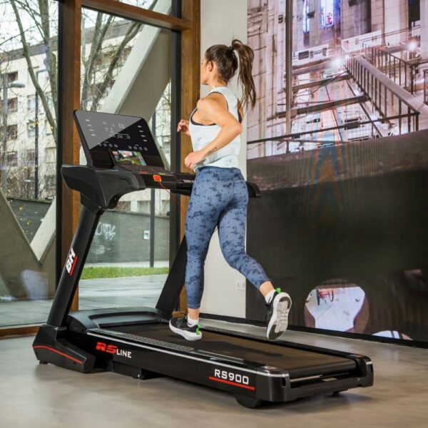 Cinta de correr RS900 BH Fitness: con una inclinación eléctrica de 15% y una superficie de carrera de 55 cm - Imagen 3