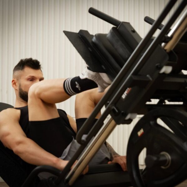 Máquina Hack Squat / Leg Press 45º BH Fitness: para trabajar cuádriceps, isquiotibiales y glúteos de forma fácil y confortable para la espalda - Imagen 4