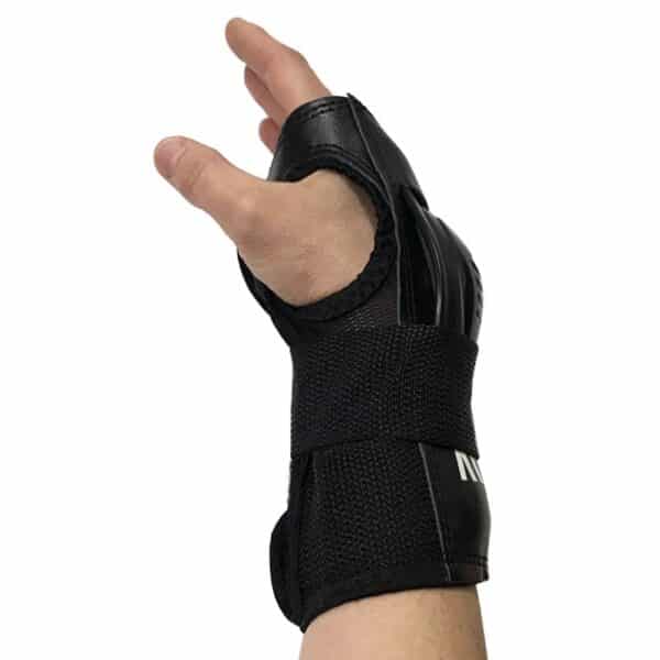 MUÑEQUERAS SENIOR KRF NEGRO patines protector - Imagen 4