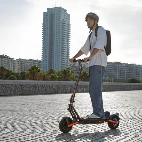 Bongo GS65 2x2 XXL Connected Patinete eléctrico con base ultrawide, doble suspensión, doble motor, potencia máxima de 1000W y neumáticos de 10" que permite desplazarse cómodamente por cualquier superficie. Con autonomía de hasta 65 km. Cumple con todos los requisitos de la normativa española de circulación. (DGT) - Imagen 7
